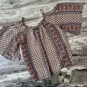 Soprano women’s cold shoulder blouse top size XS loose flowy fit